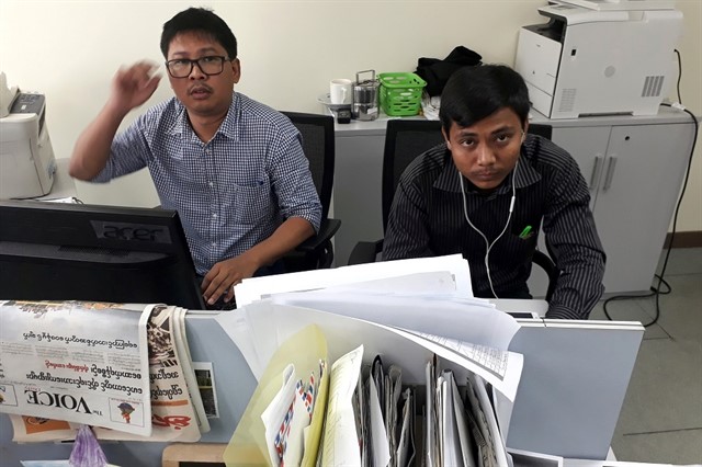 Exigen la libertad de dos periodistas condenados a 7 años de prisión por revelar matanza en Birmania