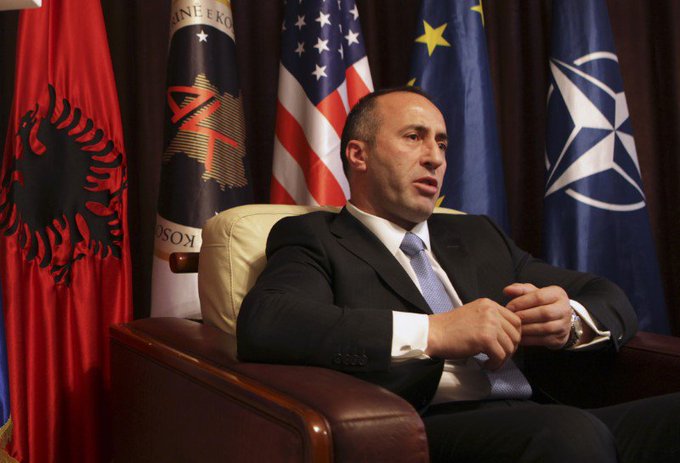 Renuncia primer ministro de Kosovo