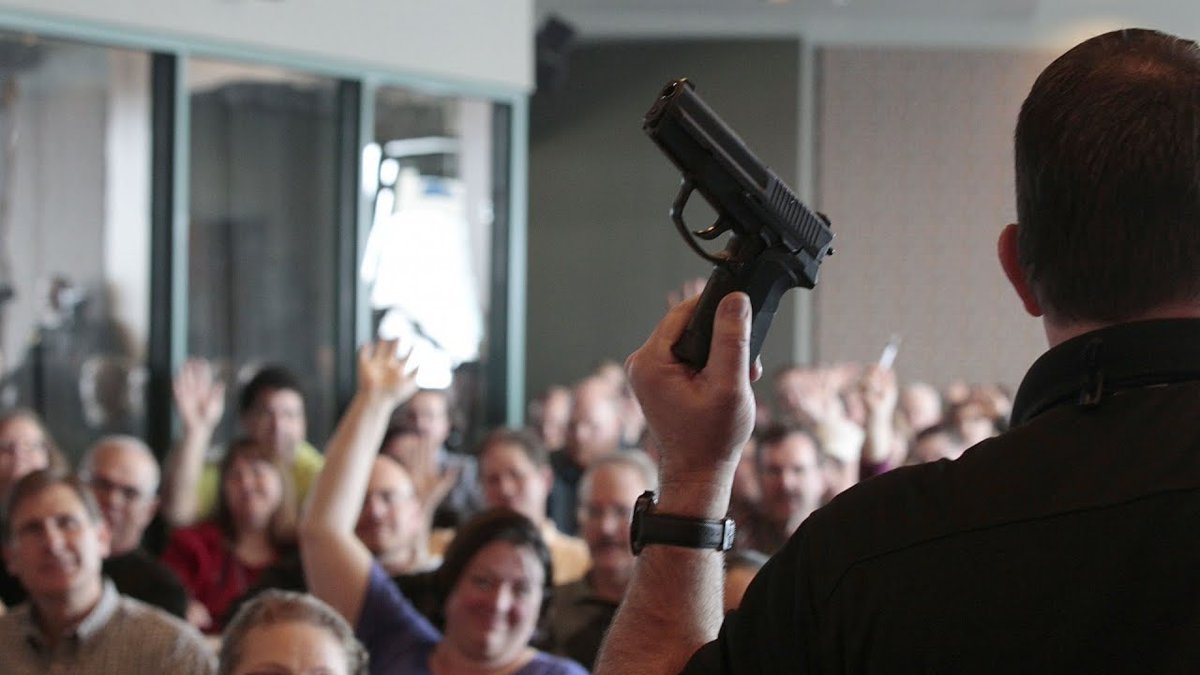 Profesores podrán portar armas en las escuelas de Florida