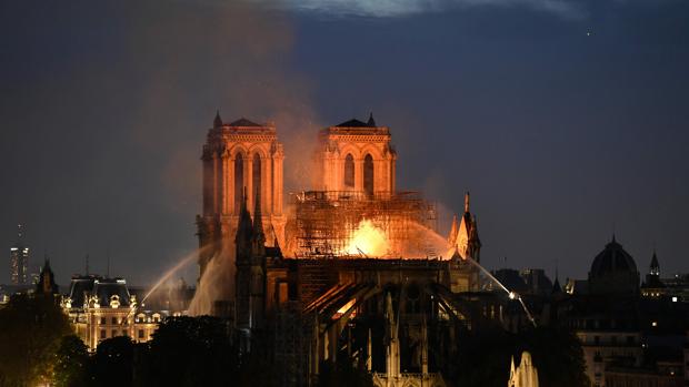 Descartan acto intencional el incendio de Notre Dame 