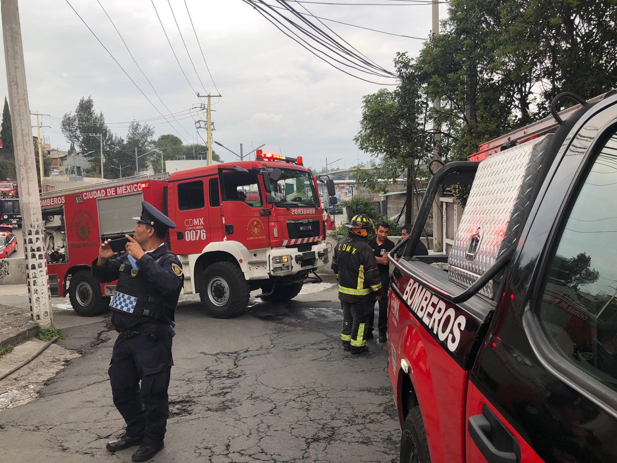 Gremio de bomberos es peleado por dos sindicatos en la CDMX