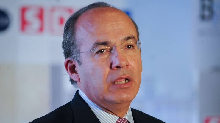 “A mí no me queda el saco, a otros el cargo les queda grande” le contesta Calderón a AMLO