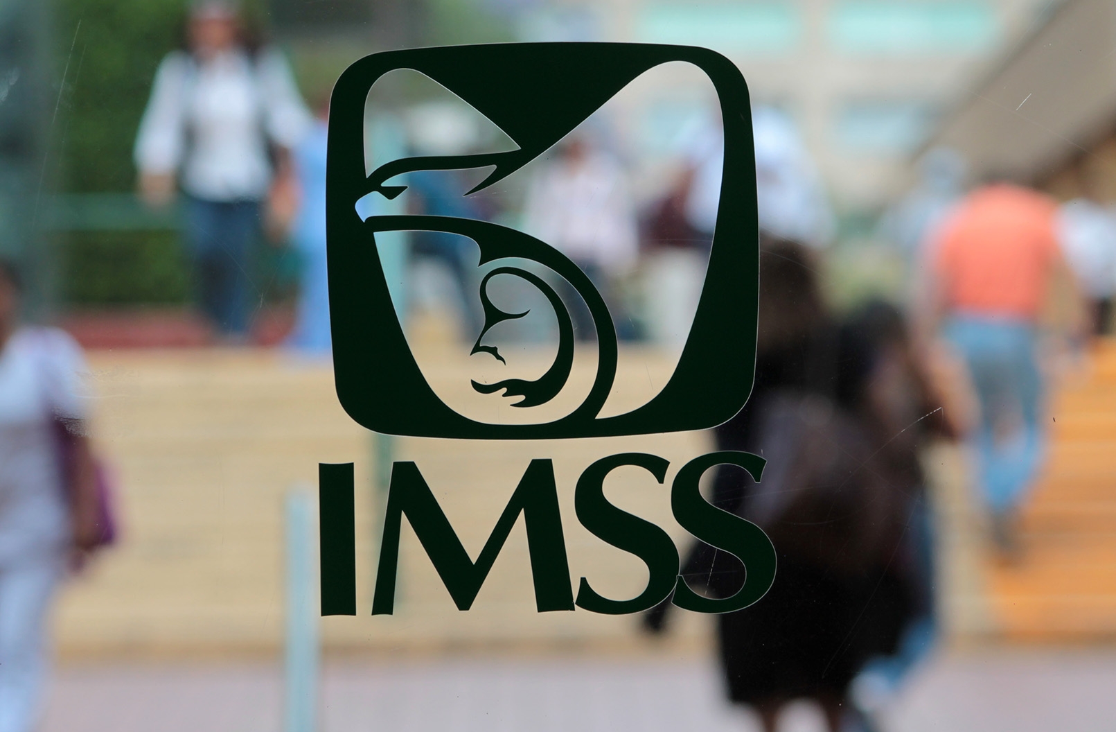 Renuevan costos de atención a no derechohabientes del IMSS