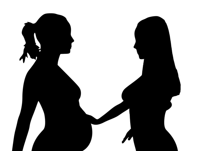 Ordenan a Registro Civil de Michoacán reconocer maternidad de dos mujeres.