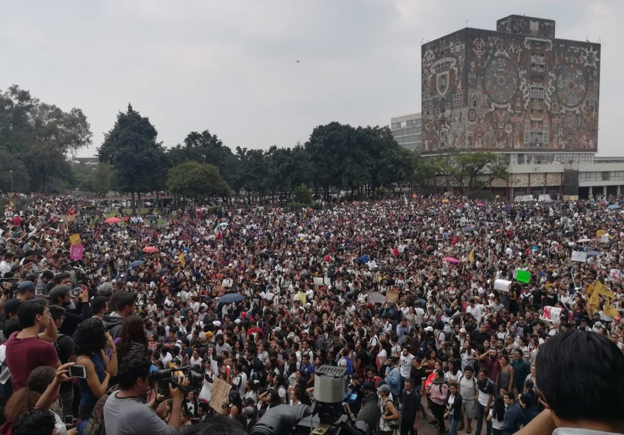 Miles de estudiantes de la UNAM exigen parar violencia